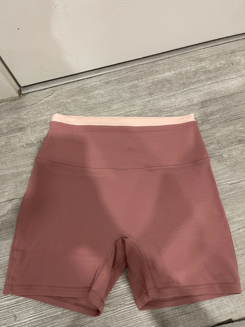Mauve High-Rise Women’s Bike Shorts with Contrast Waistband